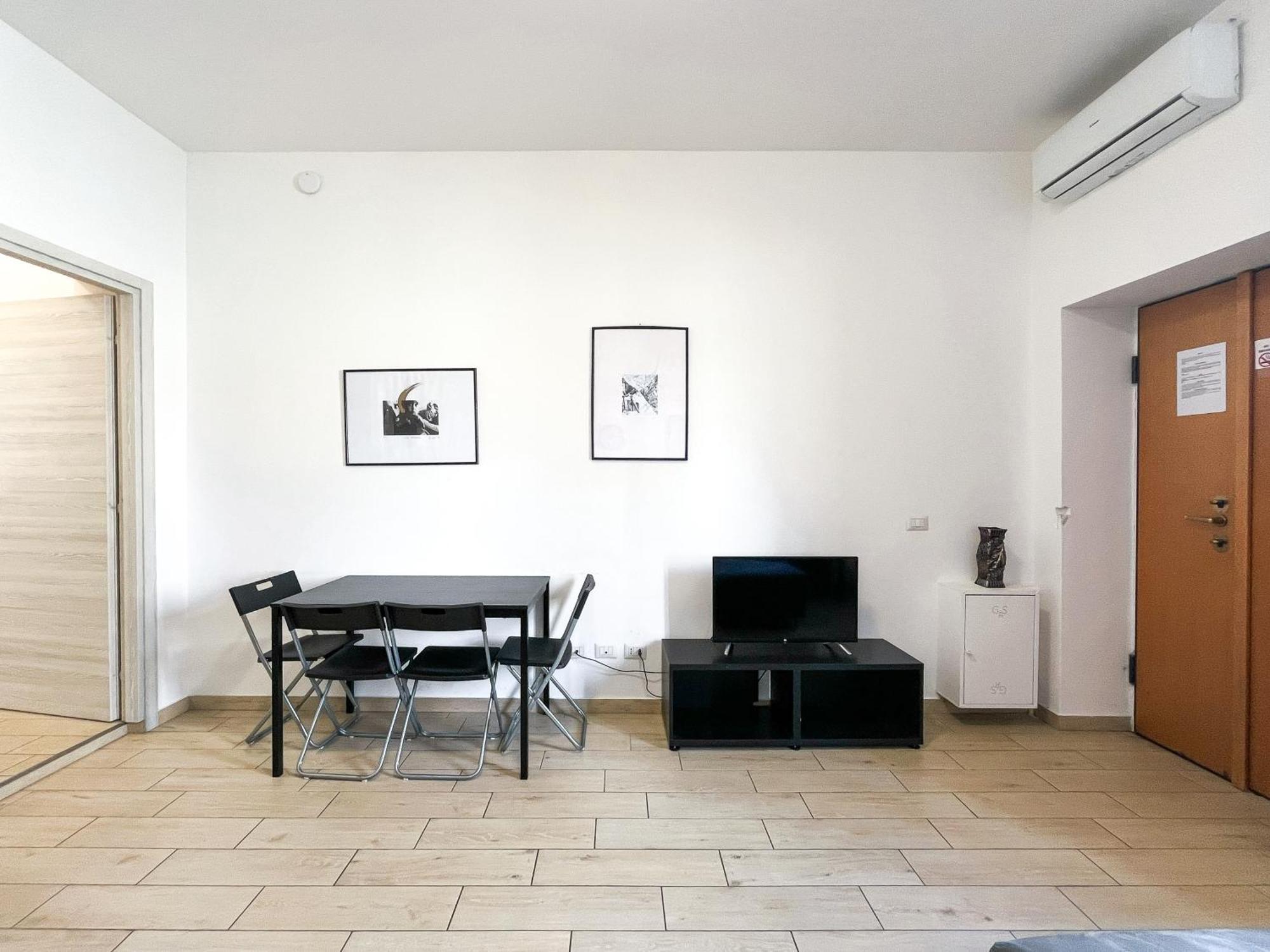 Along The Canal Smart Flat Naviglio - 4 People Corsico Exterior foto