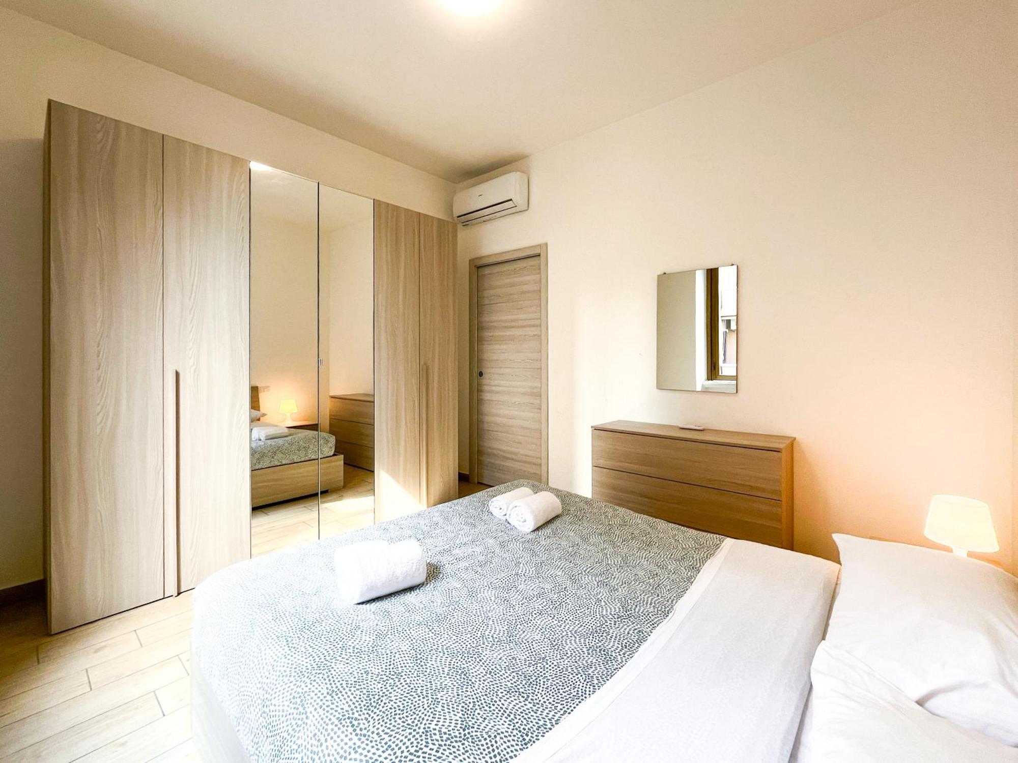 Along The Canal Smart Flat Naviglio - 4 People Corsico Exterior foto